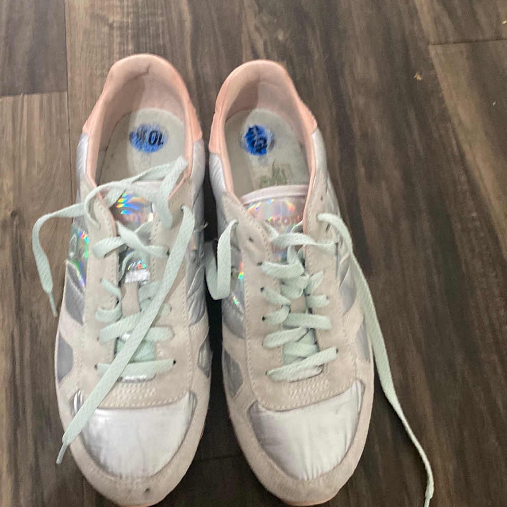 Beautiful Sneaker only used a few times in a great Condition.